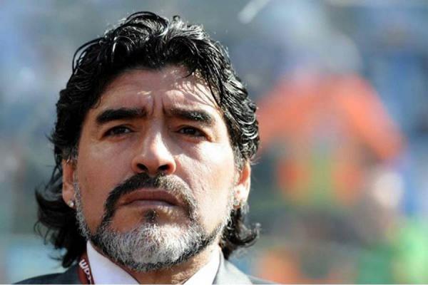 <B>Maradona como nunca antes</B>

Luego del éxito internacional de 