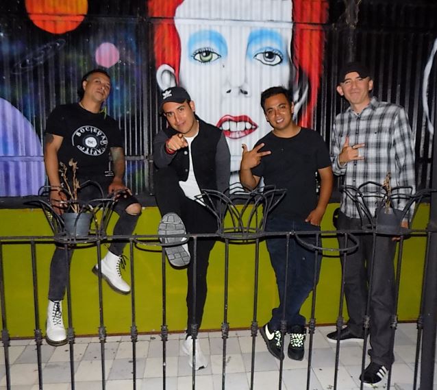 La banda mexicana Sociedad Capitol estrenará en breve el sencillo Cadenas, la cual se caracteriza por tener un sonido energético, lleno de riffs y rap...