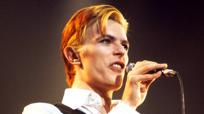 “La transformación absoluta de todo lo que alguna vez pensamos sobre la música tendrá lugar dentro de 10 años, y nada podrá detenerla”. David Bowie ju...