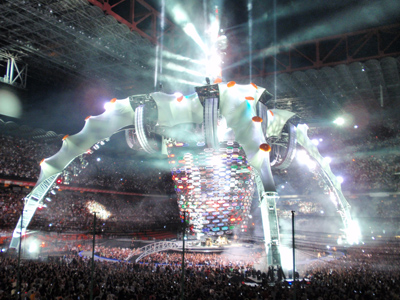 Con una gira verdaderamente impactante, banda U2 ha visitado diversos países del mundo incluyendo a México con su gira 360, donde ha presentado tecnol...
