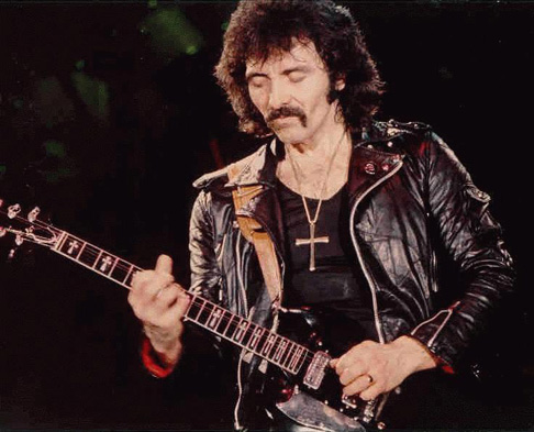 De acuerdo a la compañía de guitarras Gibson, Tony Iommi es el mejor guitarrista de heavy metal de todos los tiempos.

En el top ten también están K...