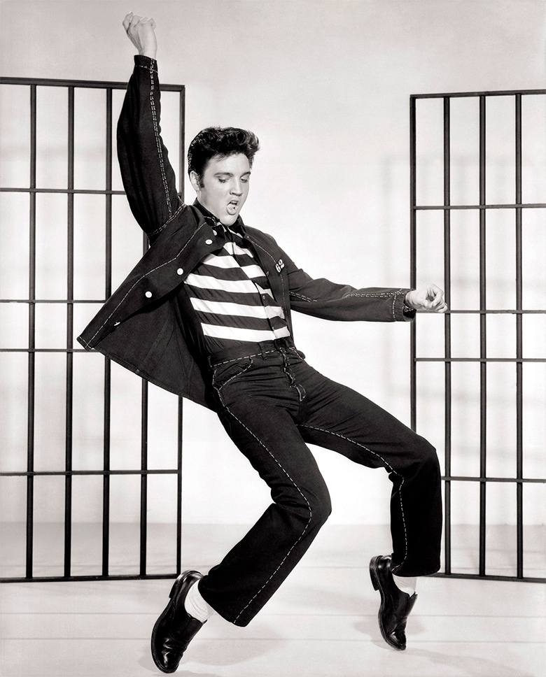 Elvis Presley, en una de sus famosas poses. Autor: Metro-Goldwyn-Mayer, Inc.