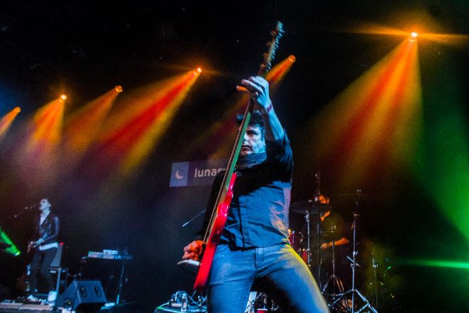 Cierra su gira 10 años y un día en el Lunario - Reseña