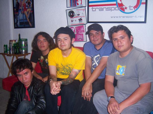 “EL KURADO”
NOSTALGIA ACUSTICA

Por.-  VeReWaIs (Skandaloso)

El pasado viernes 7 de Noviembre hizo su primera aparición en escena la “Nostalgia...