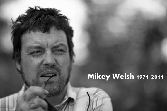 Mike Welsh el ex bajista del grupo de rock alternativo, Weezer, fue encontrado muerto en su apartamento el pasado 8 de octubre aparentemente debido a...
