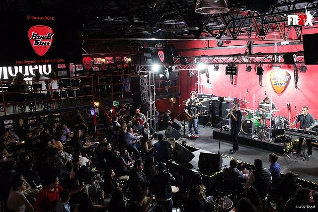 ROCK SON VILLA COAPA ubicado en Plaza Pericoapa, abre sus puertas siendo sin duda una de las mejores opciones para disfrutar de muy buen rock; el siti...