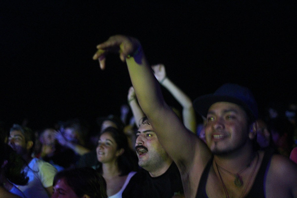 Dej a mi familia, la televisin y la carne al mismo tiempo, todo por el Rock