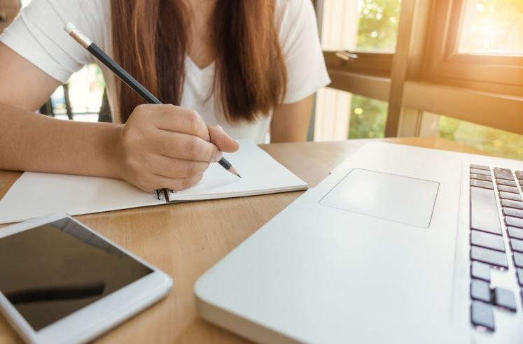 Effective Tips to Write Quality Essay for University Level Student 