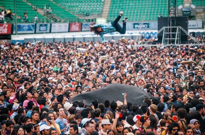 El Vive Latino del 2017 fue una locura. Fue mi primera vez en ese festival al cual me había rehusado asistir durante varios años, hasta que mi banda f...