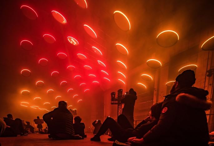 SKALAR es una instalación artística a gran escala que explora el complejo impacto de la luz y el sonido en la percepción humana que llegará a la Ciuda...