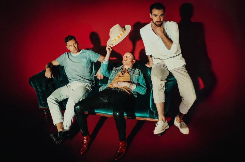TWO DOOR CINEMA CLUB Lanza EP, 'Lost Songs (Found)'