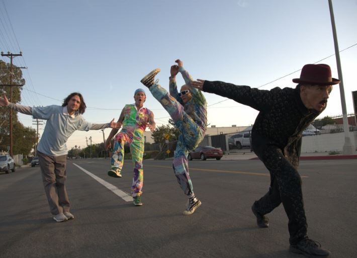 Red Hot Chili Peppers anunció su nuevo álbum de estudio, Return of the Dream Canteen, que se lanzará el 14 de octubre. El anuncio sorpresa se realizó...