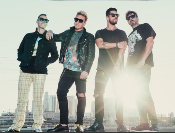 PAPA ROACH  sigue ayudando a salvar vidas con Leave A Light On (Talk Away The Dark)