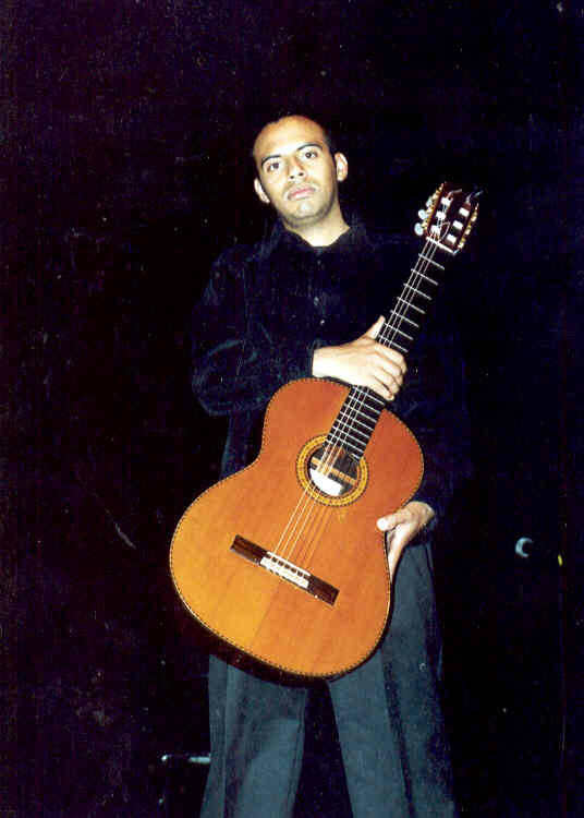   
                       Carlo Ayhllón.

Compositor y guitarrista originario de la Ciudad de México, realiza sus primeros estudios musicales a los...