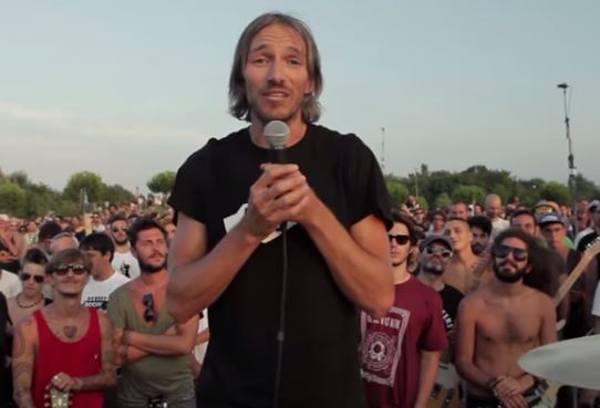 Rockin 1000 invitación a Foo Fighters a Italia
