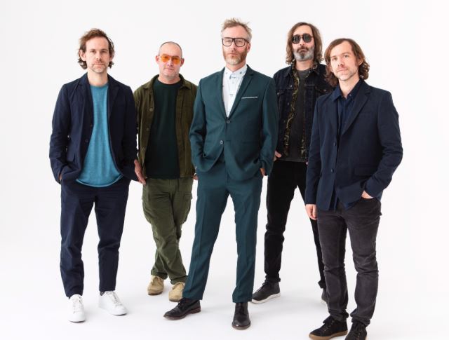 THE NATIONALAnuncia nuevo film en vivo y EP Del álbum I AM EASY TO FIND , The National se complace en anunciar el lanzamiento de The National: I Am Easy To Find, Live From New York's