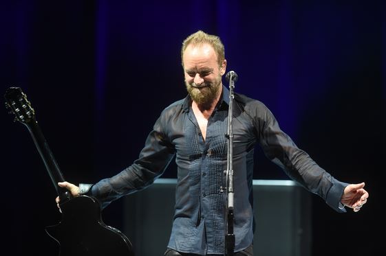 STINGHace cantar a miles en la Arena Teques - Reseña, STING gran presentación en la Arena Teques, Sting presentandosé en Morelos, El artista británico Sting dedica canción a los desaparecidos en México