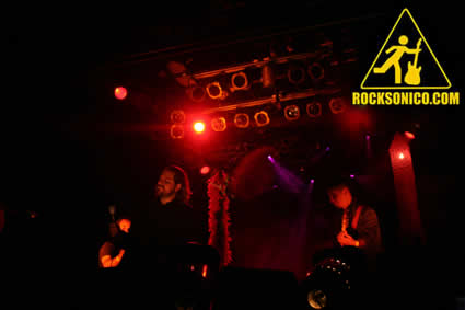 FOTO DE LOS AMANTES DE LOLA EN EL HARD ROCK LIVE