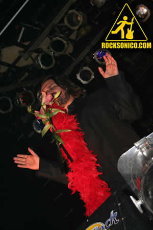 FOTO DE LOS AMANTES DE LOLA EN EL HARD ROCK LIVE