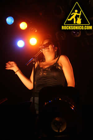 FOTO DE LOS AMANTES DE LOLA EN EL HARD ROCK LIVE