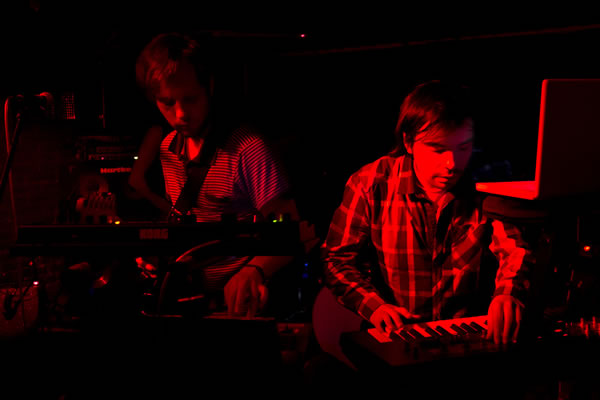 NEON WALRUS PRESENTANDO EPICO - 24 MARZO