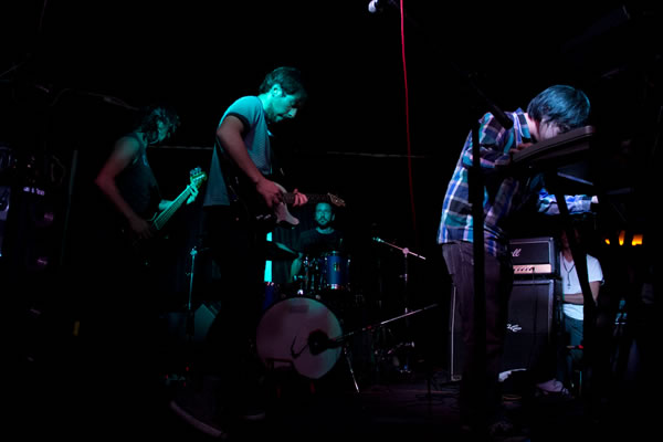 NEON WALRUS PRESENTANDO EPICO - 24 MARZO